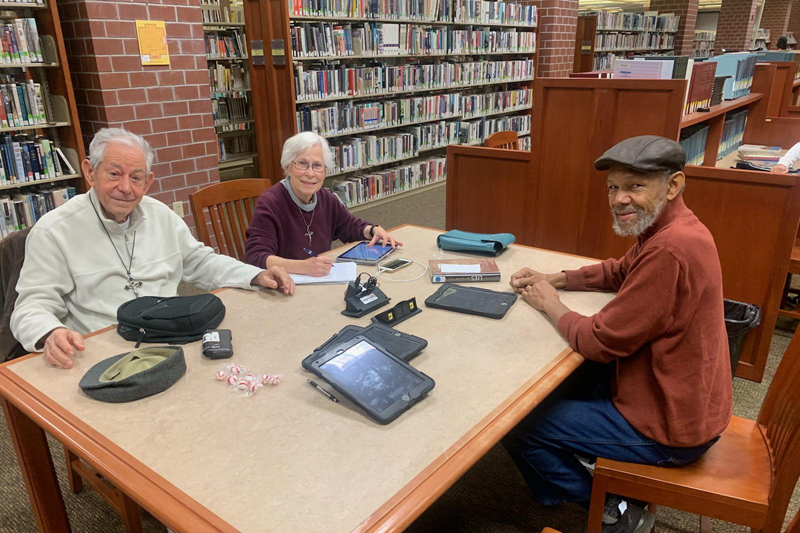 Seniors engage with tech activities Memphis Public Library