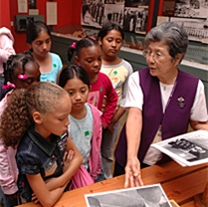 A volunteer leads a group of students on a tour of the Japanese American National Museum. Photo by Don Farber.